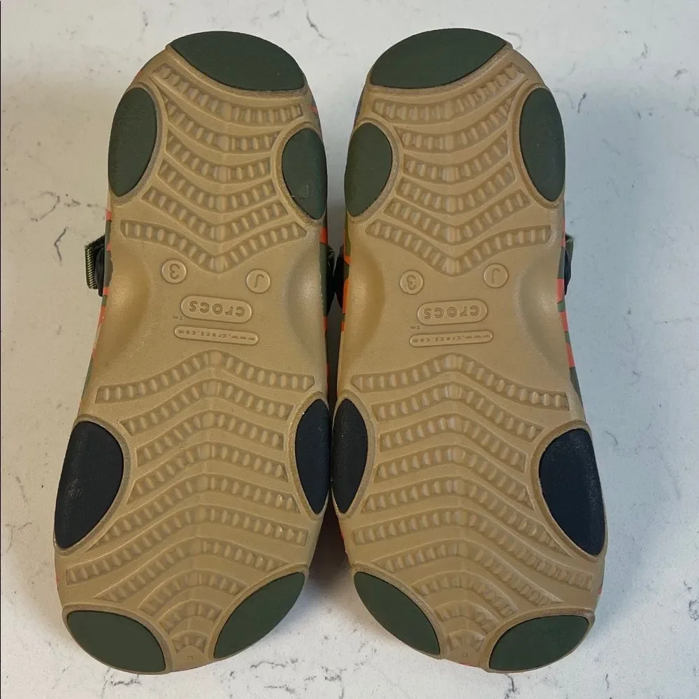 CROCS CLASSIC ALLTERRAIN CAMO SANDAL Kids Orange Camo Strap Sandals SZ Junior 3